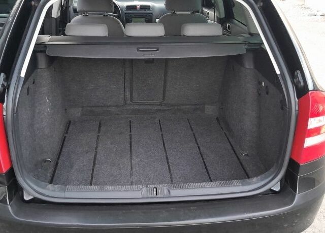 Черный Шкода Октавия, объемом двигателя 1.6 л и пробегом 260 тыс. км за 7400 $, фото 12 на Automoto.ua