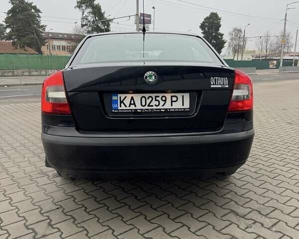 Черный Шкода Октавия, объемом двигателя 1.6 л и пробегом 233 тыс. км за 6300 $, фото 2 на Automoto.ua