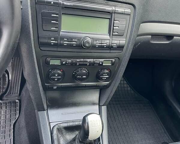 Черный Шкода Октавия, объемом двигателя 1.6 л и пробегом 275 тыс. км за 4999 $, фото 23 на Automoto.ua