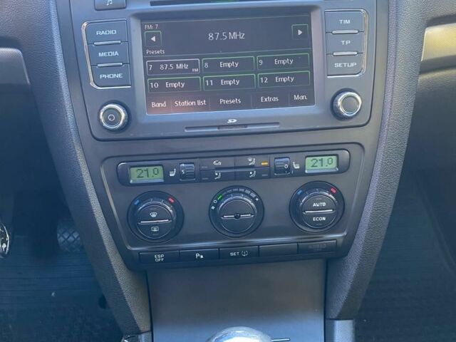 Черный Шкода Октавия, объемом двигателя 2 л и пробегом 300 тыс. км за 3300 $, фото 10 на Automoto.ua