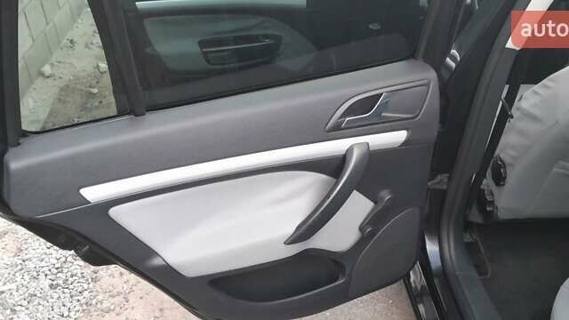 Черный Шкода Октавия, объемом двигателя 1.6 л и пробегом 260 тыс. км за 7400 $, фото 8 на Automoto.ua