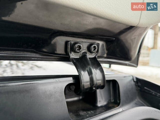 Черный Шкода Октавия, объемом двигателя 1.6 л и пробегом 170 тыс. км за 5650 $, фото 53 на Automoto.ua