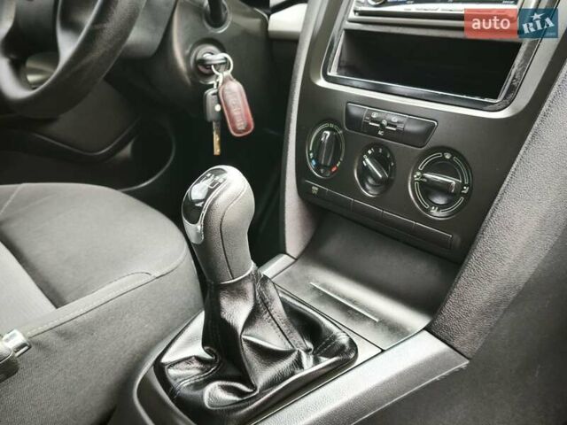 Черный Шкода Октавия, объемом двигателя 1.6 л и пробегом 268 тыс. км за 5300 $, фото 18 на Automoto.ua