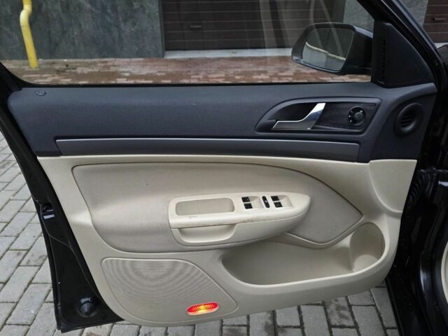 Черный Шкода Октавия, объемом двигателя 1.6 л и пробегом 256 тыс. км за 6300 $, фото 17 на Automoto.ua