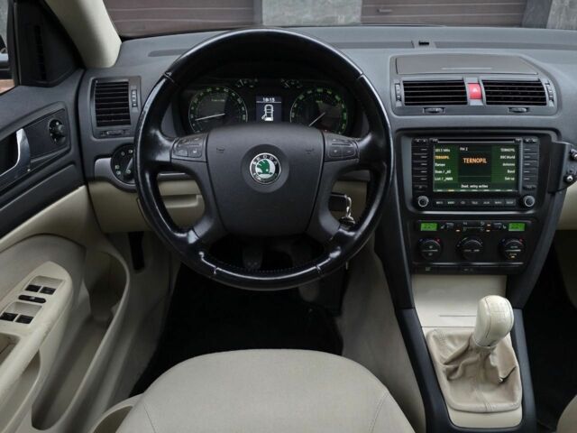 Черный Шкода Октавия, объемом двигателя 1.6 л и пробегом 256 тыс. км за 6300 $, фото 15 на Automoto.ua