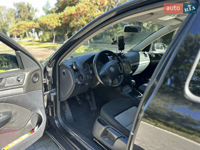 Черный Шкода Октавия, объемом двигателя 1.6 л и пробегом 240 тыс. км за 6613 $, фото 4 на Automoto.ua