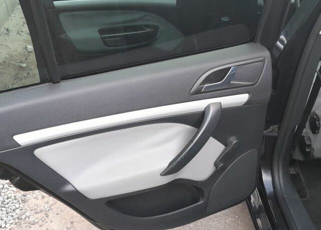 Черный Шкода Октавия, объемом двигателя 1.6 л и пробегом 260 тыс. км за 7400 $, фото 10 на Automoto.ua