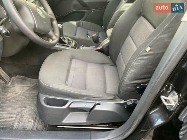 Черный Шкода Октавия, объемом двигателя 1.6 л и пробегом 210 тыс. км за 6500 $, фото 14 на Automoto.ua