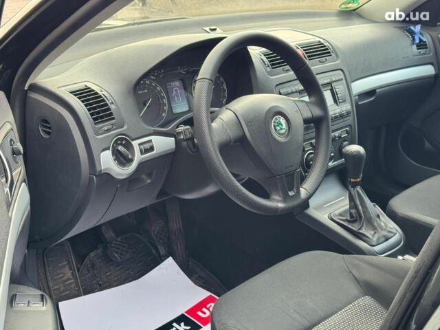 Черный Шкода Октавия, объемом двигателя 1.8 л и пробегом 252 тыс. км за 5990 $, фото 9 на Automoto.ua