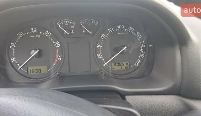 Черный Шкода Октавия, объемом двигателя 1.6 л и пробегом 209 тыс. км за 5800 $, фото 2 на Automoto.ua