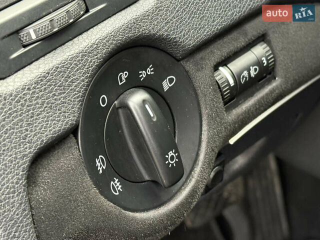 Черный Шкода Октавия, объемом двигателя 2 л и пробегом 196 тыс. км за 7850 $, фото 48 на Automoto.ua