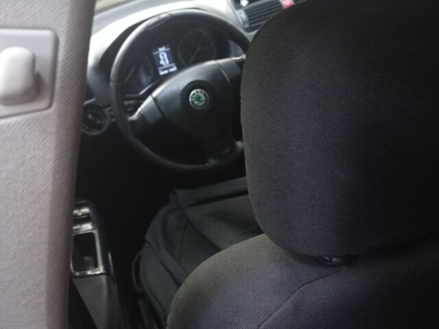 Чорний Шкода Октавія, об'ємом двигуна 2 л та пробігом 430 тис. км за 6000 $, фото 6 на Automoto.ua