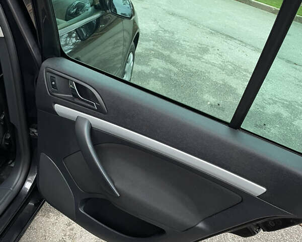 Черный Шкода Октавия, объемом двигателя 1.8 л и пробегом 189 тыс. км за 6700 $, фото 12 на Automoto.ua