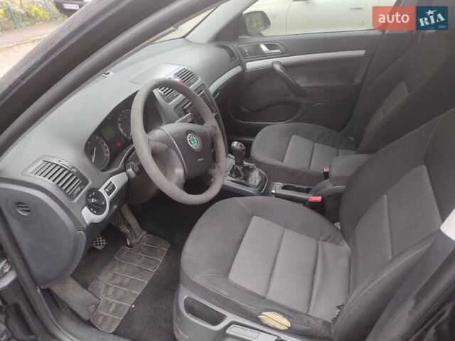 Черный Шкода Октавия, объемом двигателя 1.6 л и пробегом 303 тыс. км за 3900 $, фото 22 на Automoto.ua