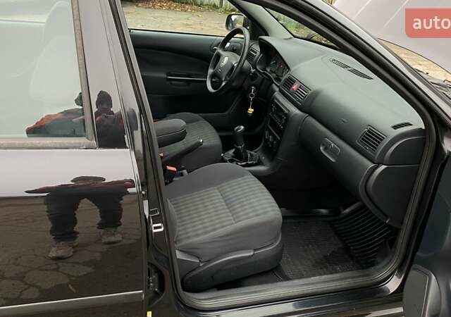 Черный Шкода Октавия, объемом двигателя 1.6 л и пробегом 206 тыс. км за 6300 $, фото 9 на Automoto.ua