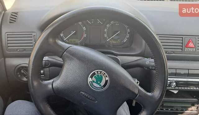 Черный Шкода Октавия, объемом двигателя 1.6 л и пробегом 209 тыс. км за 5800 $, фото 6 на Automoto.ua