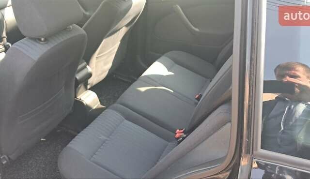 Черный Шкода Октавия, объемом двигателя 1.6 л и пробегом 209 тыс. км за 5800 $, фото 5 на Automoto.ua