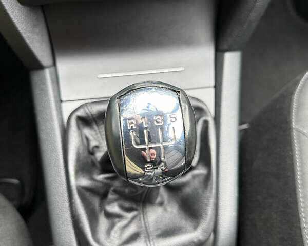 Черный Шкода Октавия, объемом двигателя 1.6 л и пробегом 211 тыс. км за 6500 $, фото 89 на Automoto.ua