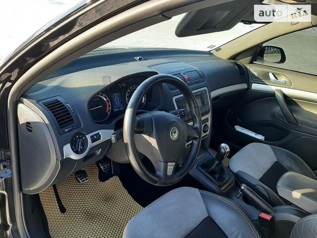 Черный Шкода Октавия, объемом двигателя 2 л и пробегом 452 тыс. км за 6300 $, фото 2 на Automoto.ua