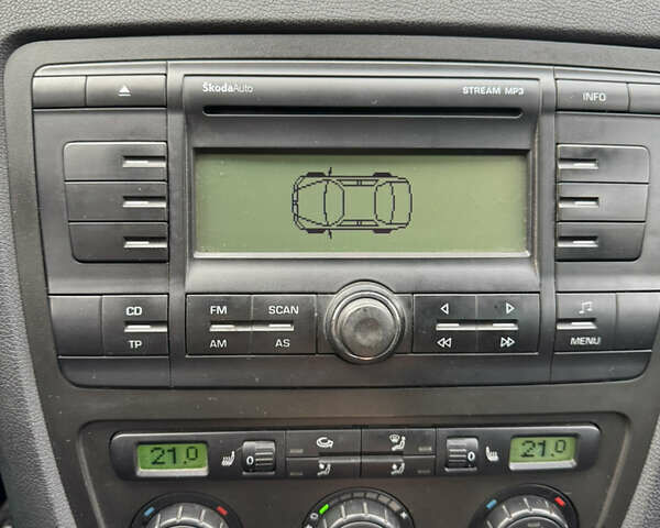 Черный Шкода Октавия, объемом двигателя 1.6 л и пробегом 210 тыс. км за 6450 $, фото 26 на Automoto.ua