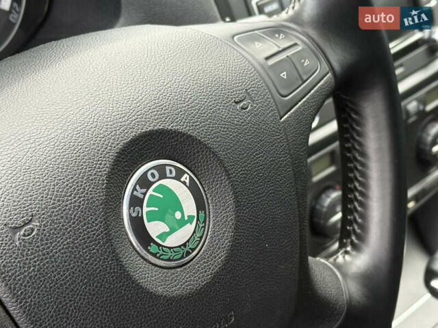 Черный Шкода Октавия, объемом двигателя 2 л и пробегом 196 тыс. км за 7850 $, фото 50 на Automoto.ua