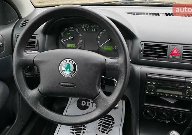 Черный Шкода Октавия, объемом двигателя 1.6 л и пробегом 206 тыс. км за 6300 $, фото 12 на Automoto.ua