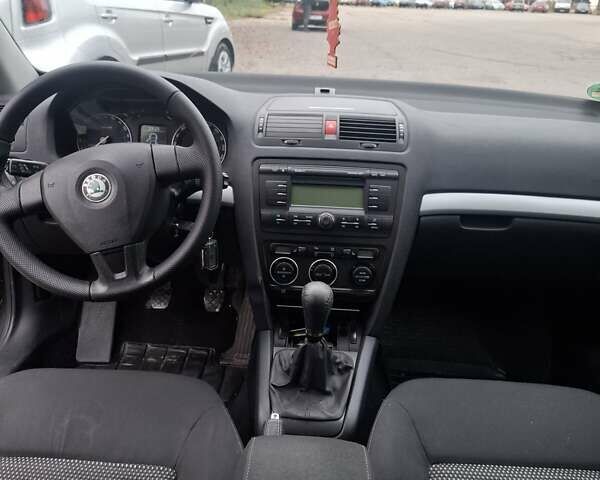 Шкода Октавия 2007 в Запорожье на Automoto.ua Черный Шкода Октавия, объемом двигателя 1.8 л и пробегом 245 тыс. км за 5300 $, фото 2 на Automoto.ua