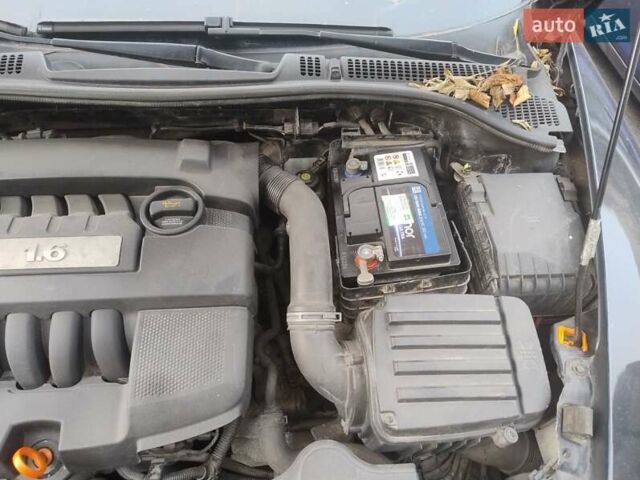 Черный Шкода Октавия, объемом двигателя 1.6 л и пробегом 303 тыс. км за 3900 $, фото 15 на Automoto.ua