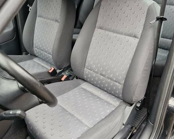 Черный Шкода Октавия, объемом двигателя 1.6 л и пробегом 193 тыс. км за 6000 $, фото 51 на Automoto.ua