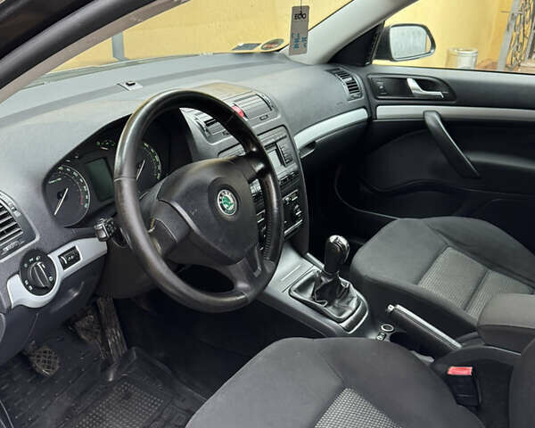 Чорний Шкода Октавія, об'ємом двигуна 1.8 л та пробігом 230 тис. км за 6000 $, фото 6 на Automoto.ua