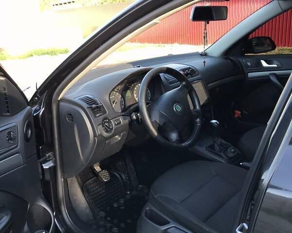 Черный Шкода Октавия, объемом двигателя 1.9 л и пробегом 300 тыс. км за 7500 $, фото 5 на Automoto.ua