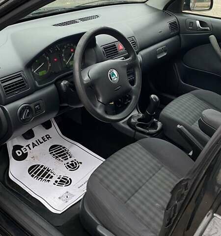 Черный Шкода Октавия, объемом двигателя 1.6 л и пробегом 206 тыс. км за 6300 $, фото 15 на Automoto.ua