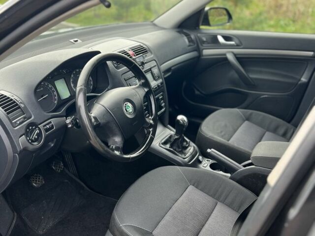 Чорний Шкода Октавія, об'ємом двигуна 1.6 л та пробігом 221 тис. км за 6100 $, фото 5 на Automoto.ua