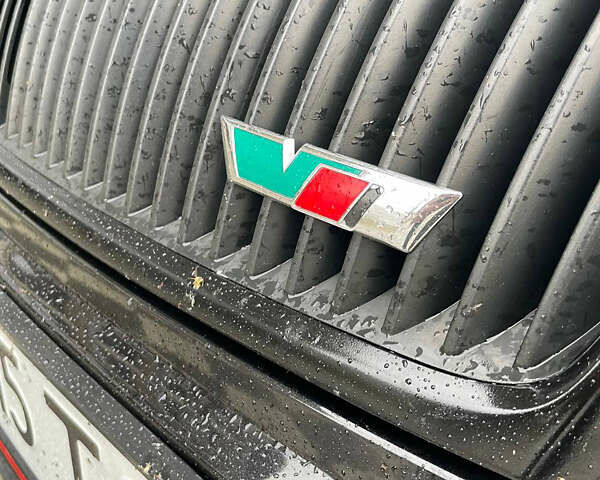 Черный Шкода Октавия, объемом двигателя 2 л и пробегом 289 тыс. км за 7950 $, фото 7 на Automoto.ua