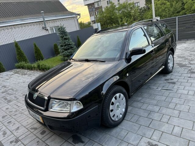 Черный Шкода Октавия, объемом двигателя 0 л и пробегом 220 тыс. км за 6600 $, фото 1 на Automoto.ua