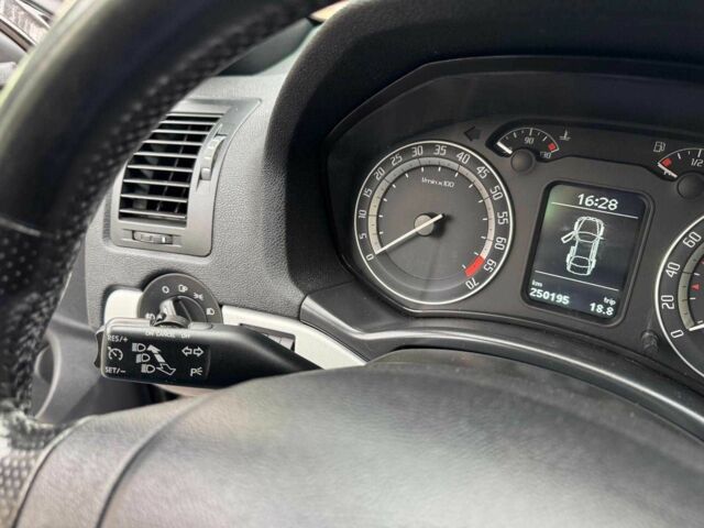 Черный Шкода Октавия, объемом двигателя 2 л и пробегом 250 тыс. км за 6990 $, фото 20 на Automoto.ua