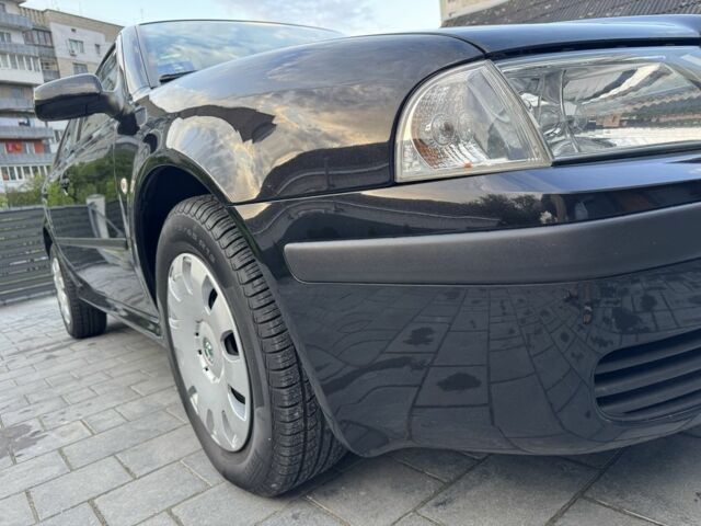 Черный Шкода Октавия, объемом двигателя 0 л и пробегом 220 тыс. км за 6600 $, фото 3 на Automoto.ua