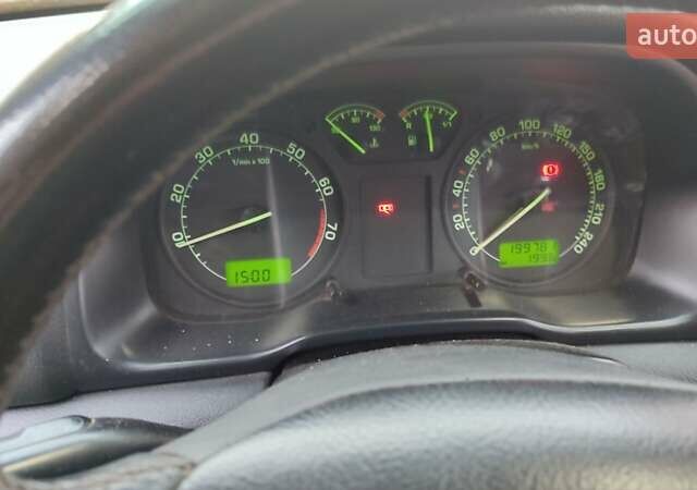 Черный Шкода Октавия, объемом двигателя 1.6 л и пробегом 200 тыс. км за 5500 $, фото 2 на Automoto.ua