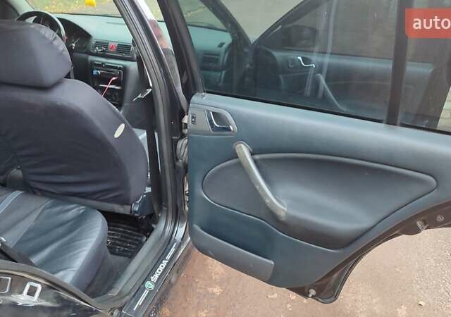 Черный Шкода Октавия, объемом двигателя 1.6 л и пробегом 200 тыс. км за 5500 $, фото 7 на Automoto.ua