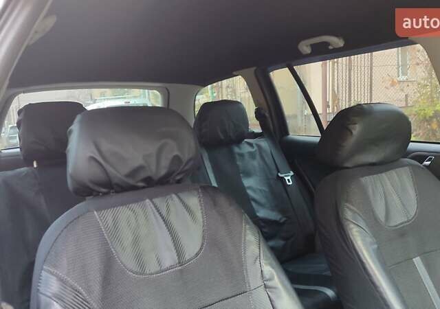 Черный Шкода Октавия, объемом двигателя 1.6 л и пробегом 200 тыс. км за 5500 $, фото 1 на Automoto.ua