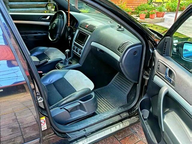 Чорний Шкода Октавія, об'ємом двигуна 2 л та пробігом 314 тис. км за 6200 $, фото 4 на Automoto.ua