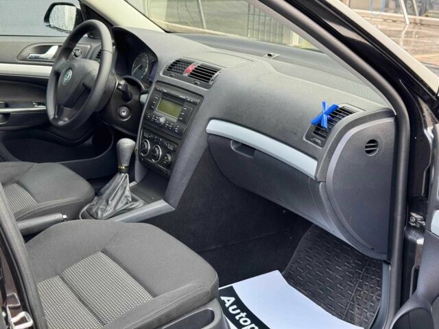 Черный Шкода Октавия, объемом двигателя 1.8 л и пробегом 252 тыс. км за 5990 $, фото 12 на Automoto.ua