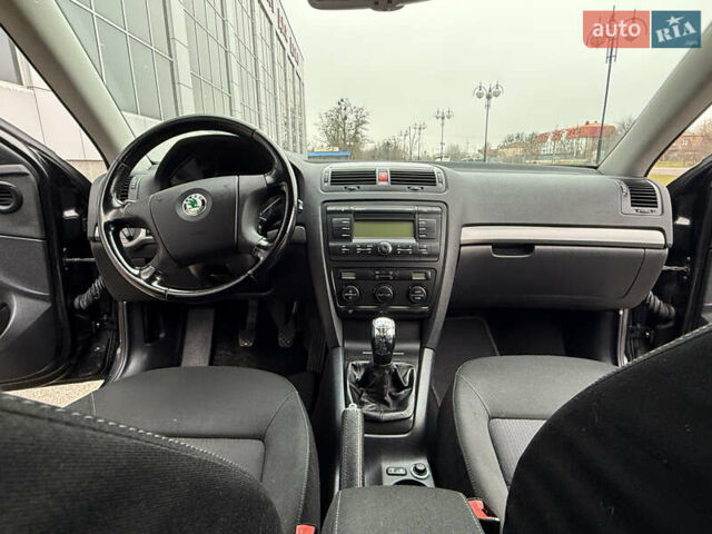 Черный Шкода Октавия, объемом двигателя 1.6 л и пробегом 211 тыс. км за 6500 $, фото 61 на Automoto.ua