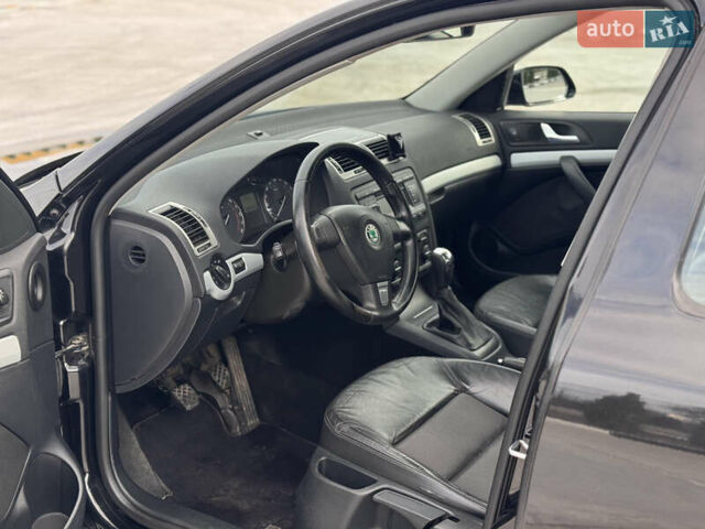 Шкода Октавия 2007 в Житомире на Automoto.ua Черный Шкода Октавия, объемом двигателя 1.9 л и пробегом 209 тыс. км за 6199 $, фото 8 на Automoto.ua