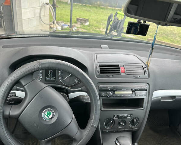 Чорний Шкода Октавія, об'ємом двигуна 2 л та пробігом 219 тис. км за 6500 $, фото 11 на Automoto.ua