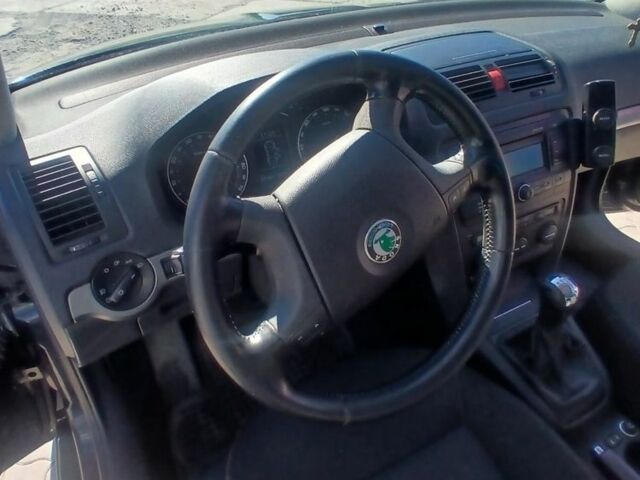 Черный Шкода Октавия, объемом двигателя 1.6 л и пробегом 210 тыс. км за 5500 $, фото 3 на Automoto.ua