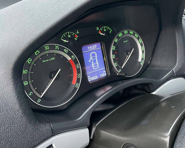 Черный Шкода Октавия, объемом двигателя 2 л и пробегом 289 тыс. км за 7950 $, фото 15 на Automoto.ua