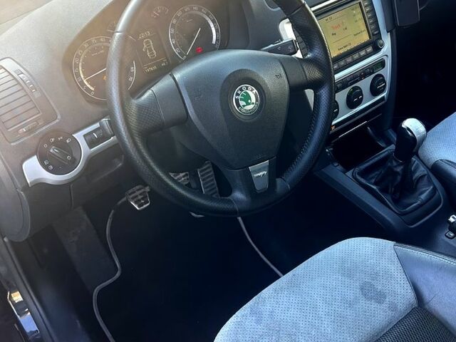 Черный Шкода Октавия, объемом двигателя 2 л и пробегом 197 тыс. км за 8800 $, фото 8 на Automoto.ua