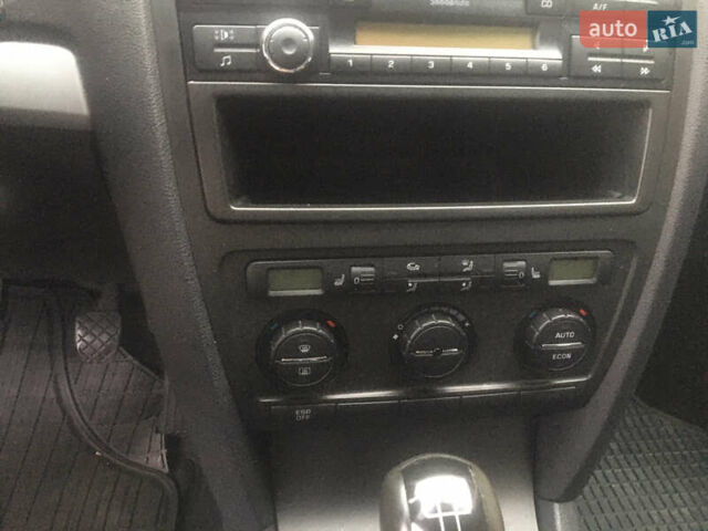 Черный Шкода Октавия, объемом двигателя 1.6 л и пробегом 223 тыс. км за 6300 $, фото 13 на Automoto.ua