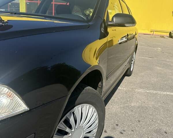 Черный Шкода Октавия, объемом двигателя 1.6 л и пробегом 234 тыс. км за 6000 $, фото 1 на Automoto.ua